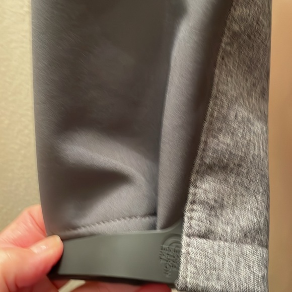 The North Face men’s jacket XL gray heathered with solid gray trim. - Picture 4 of 7